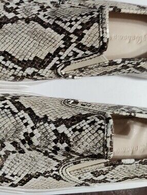 Tommy Bahama Slip-On Women’s Sneakers in Snake Print. Size 8.5. VGUC.
